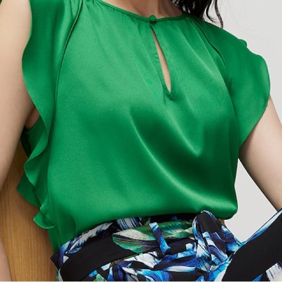 Amazon color XL WHBM Flutter Sleeve top in XL
NWT - Picture 1 of 5